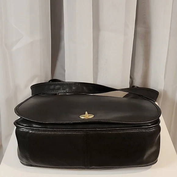 Vintage Coach Legacy Crescent #9718 - Picture 10 of 17